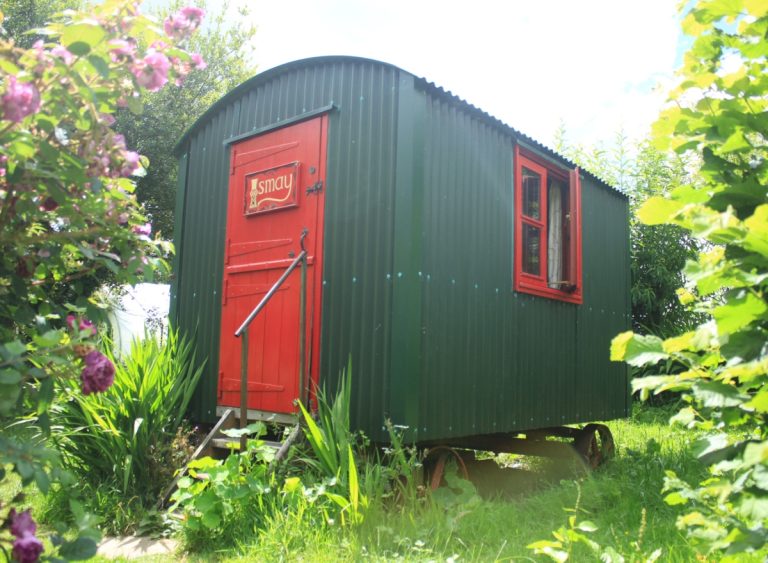 shepherds-hut-holiday-cornwall